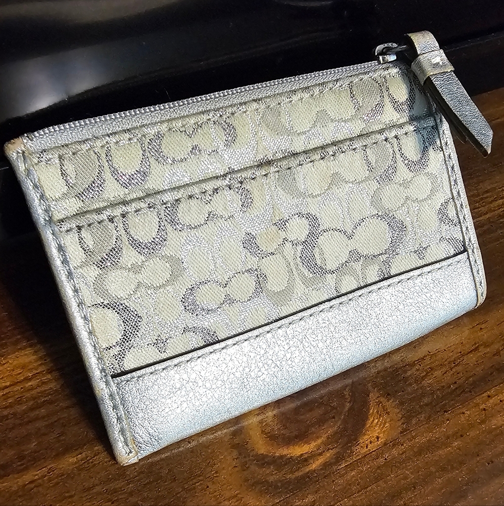 Coach Metallic Silver Jacquard Slim card case with key ring EUC - Picture 2 of 13